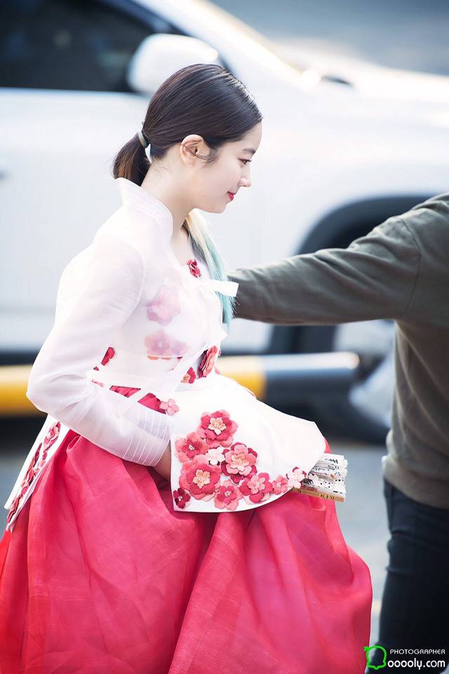 [트와이스] 오늘자 모찌 모찌함이 폭팔한 다현이 뮤뱅 출근길 | 인스티즈