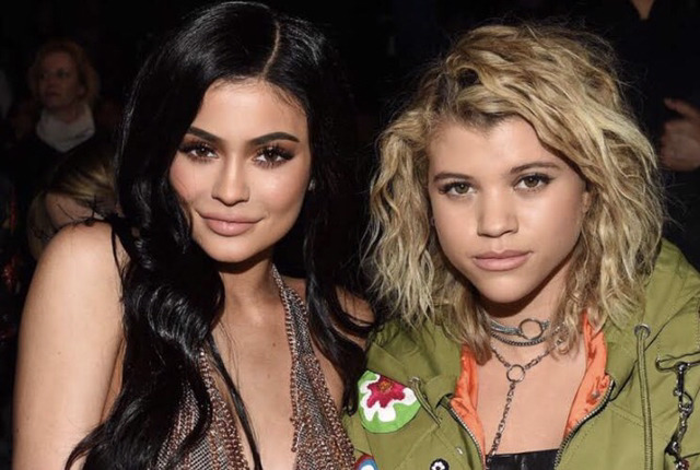 거의 가발을 애용하는 카일리의 진짜 자기머리.jpg | 인스티즈