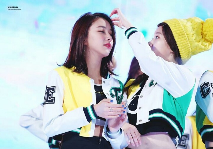 [트와이스] 급식단장님 케어를 담당하고 있는 단원 채영이 | 인스티즈