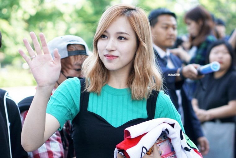 160520 뮤직뱅크 출근길 트와이스 미나 | 인스티즈