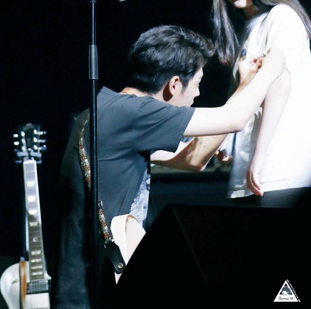 혼자 돈모아서 콘서트 온 13살팬에게 잊지못할이벤트해준 남자연예인.jpg | 인스티즈