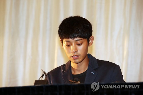 오늘자 성범죄 논란 기자회견에서 고개숙인 정준영.jpg | 인스티즈