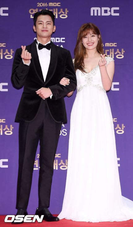 오늘자 연기대상 레드카펫 서인국 남지현 | 인스티즈