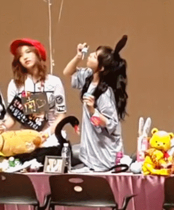 [트와이스] 셀프로 인생샷을 만들려는 나연,미나 | 인스티즈