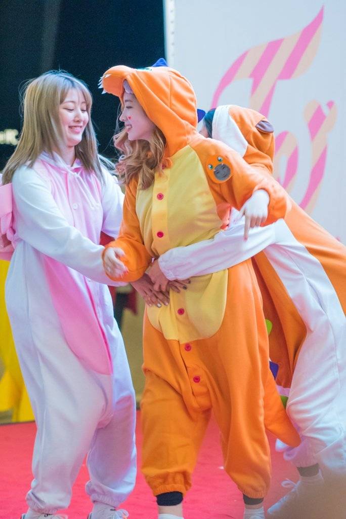 [트와이스] 떨어진 파이리를 줍는 다현이(폭주하는 둡ㅋㅋ) | 인스티즈