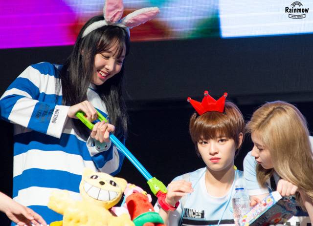 걸그룹 계의 쭈구리 | 인스티즈