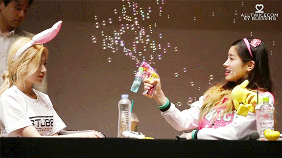 [트와이스] 인사도 하고싶고 하트도 하고싶은 사나 | 인스티즈