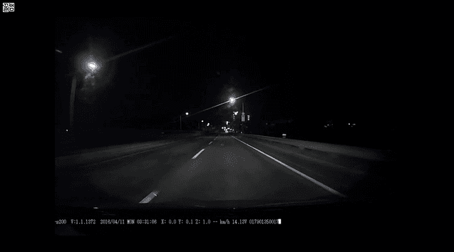 어두운 도로에서 상향등 켜고 운전해야 하는 이유.gif | 인스티즈