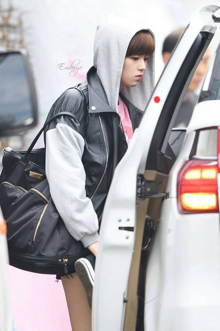 오늘자 트와이스 정연 출근길 | 인스티즈