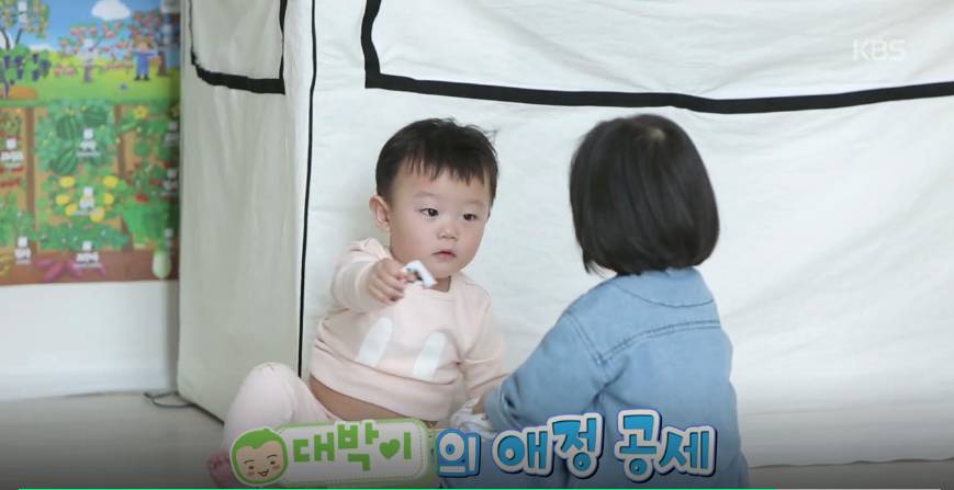 여자친구 생긴 대박이 .... (대박이 여자친구 감시하는 설아,수아 ㅋㅋㅋㅋㅋ) | 인스티즈