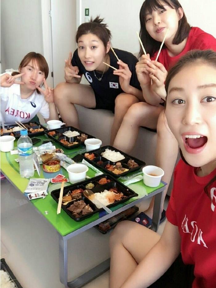 한일전 승리 뒤 여자 배구 선수들 | 인스티즈