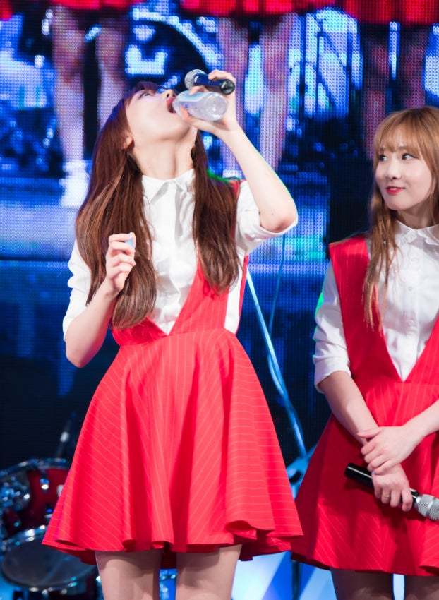 러블리즈 물 마시는 빵떡이가 신기한 지애 | 인스티즈