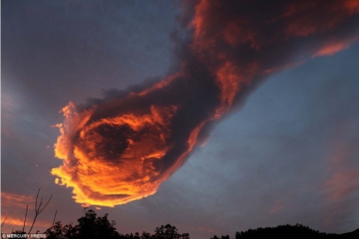 포르투갈 하늘에 나타난 기이한 현상 | 인스티즈