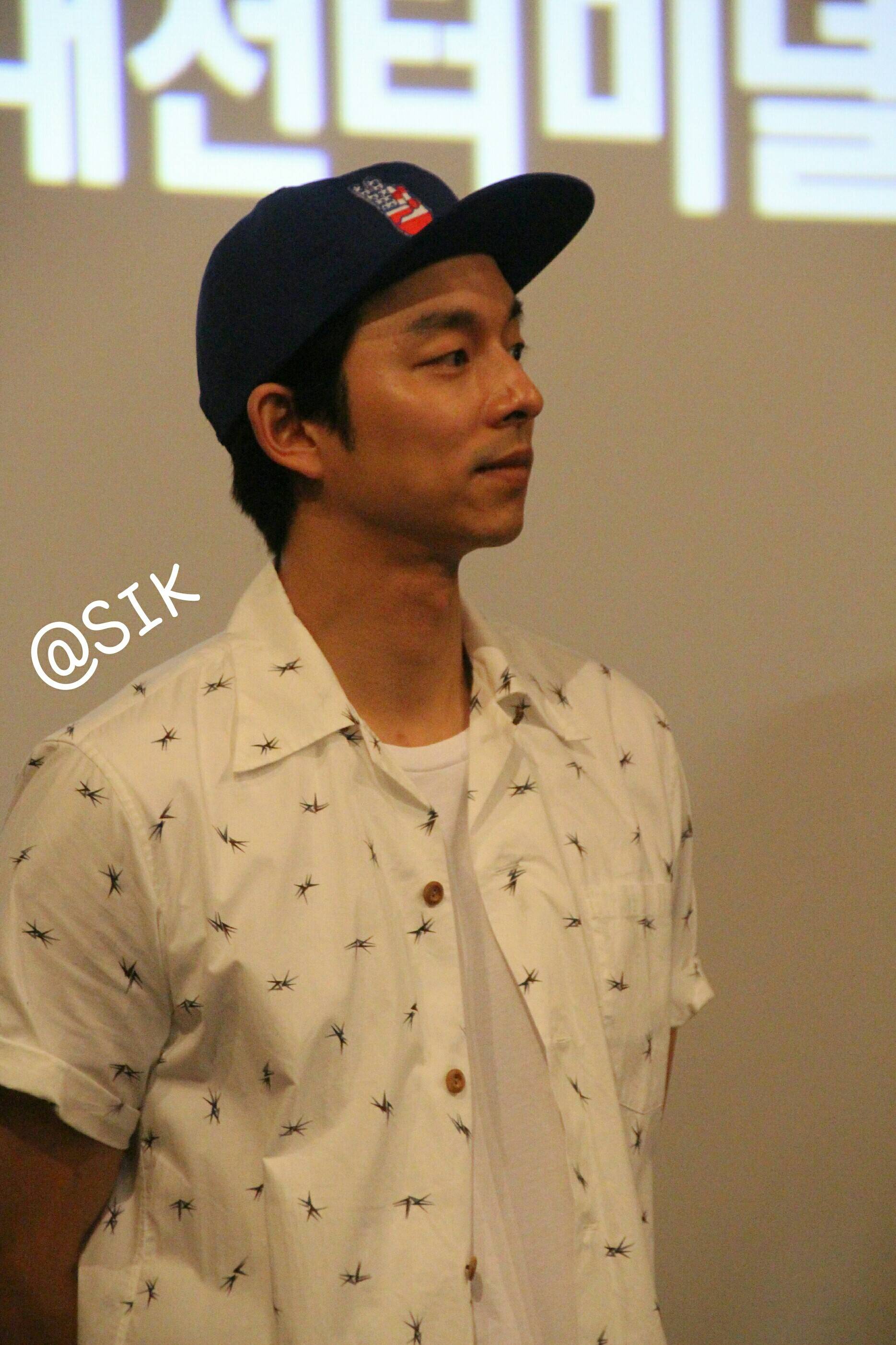 부산행 무대인사 가서 공유 기럭지 찍었는데 ㄷㄷ.. | 인스티즈