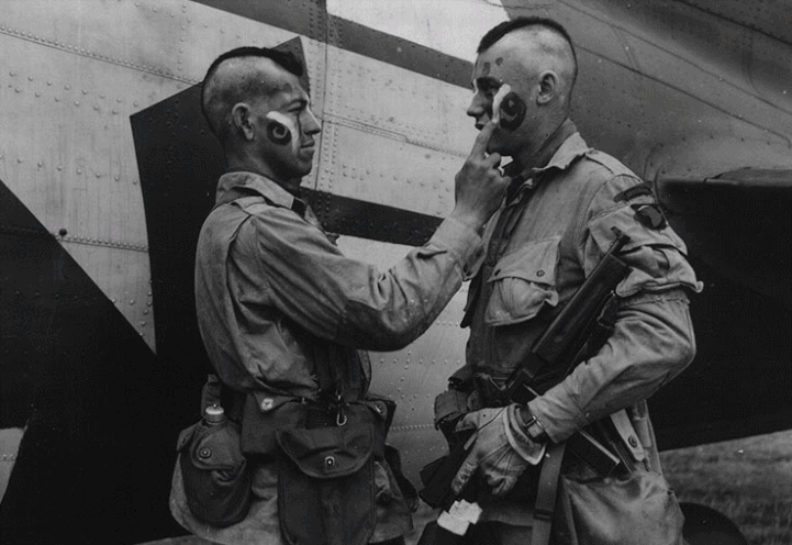 흑백이 교차되는 역사속 인물사진 (gif, | 인스티즈