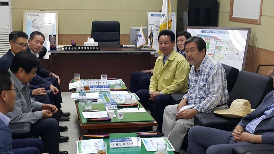 서민들과 함께하는 김무성.JPG | 인스티즈