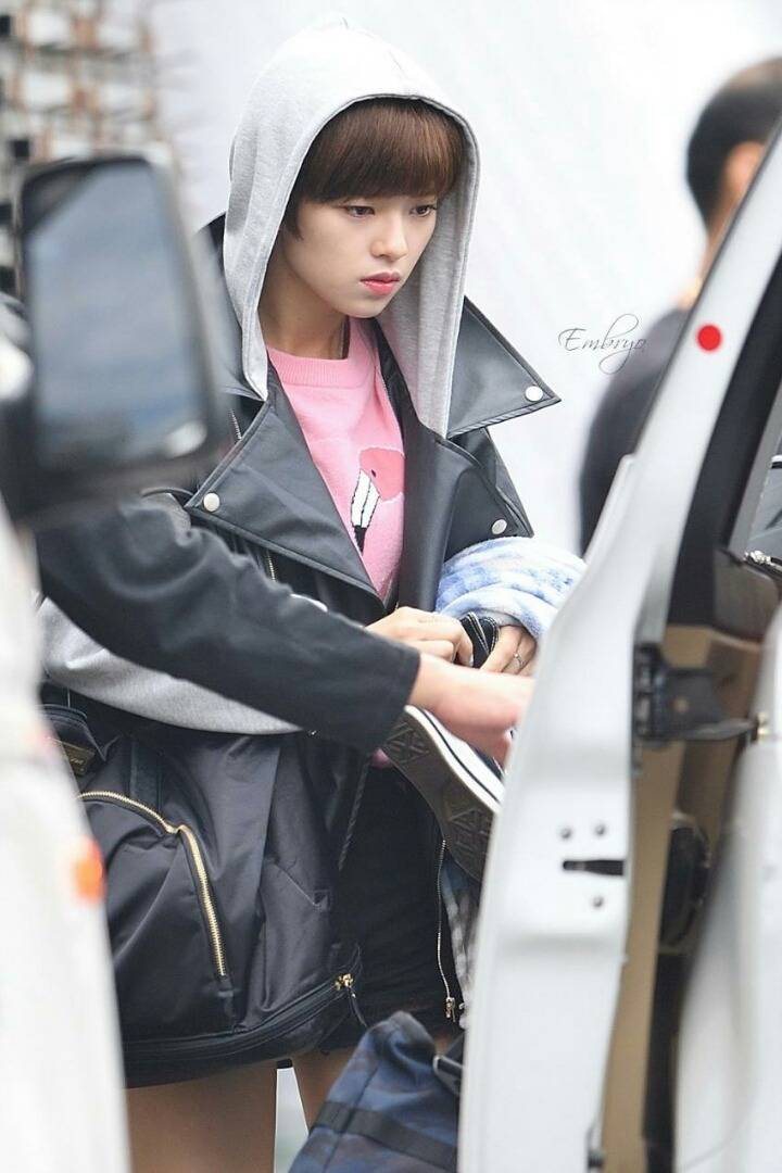 오늘자 트와이스 정연 출근길 | 인스티즈