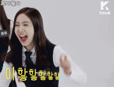 스마트폰이 없어서 음악방송 대기실에서 다리찢고 놀았다는 아이돌 | 인스티즈