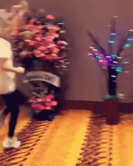 소시 태연이 자카르타 콘서트에서 몸 푸는 방법.gif | 인스티즈