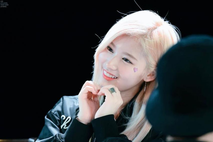 TWICE) 슬슬 모모의 캐릭터를 이어가려는 사나 | 인스티즈