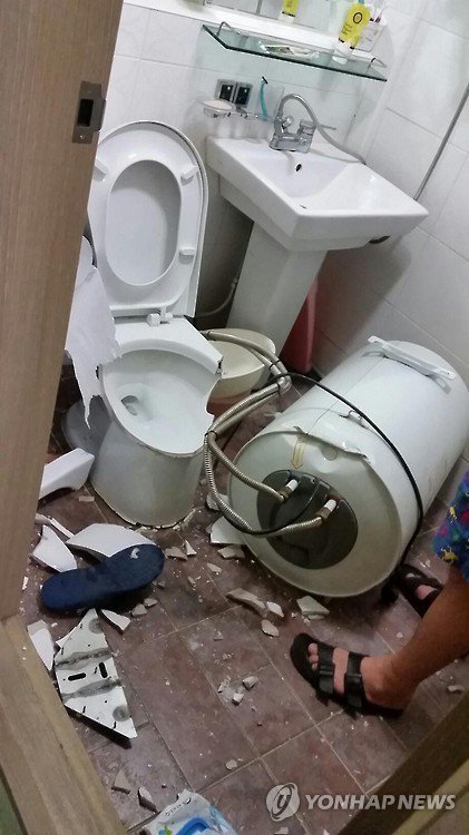 규모 5.8 지진때 박살 난 변기 | 인스티즈