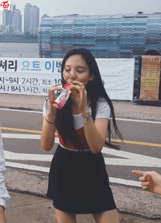 정연이 흑역사 따라하는 나연 | 인스티즈