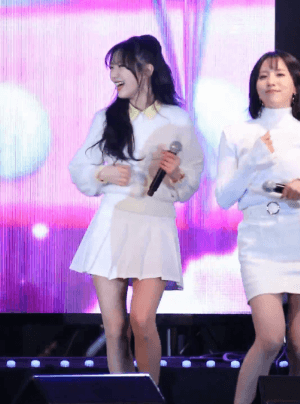 공연 중 저격당한 아이돌.gif | 인스티즈