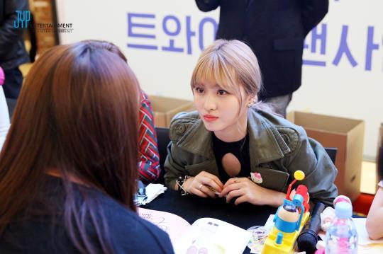 트와이스 복숭아 모모 | 인스티즈