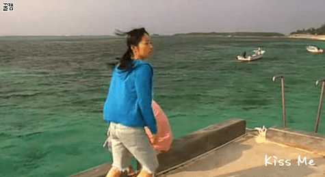 여자친구 설레게 하는 백허그. gif | 인스티즈