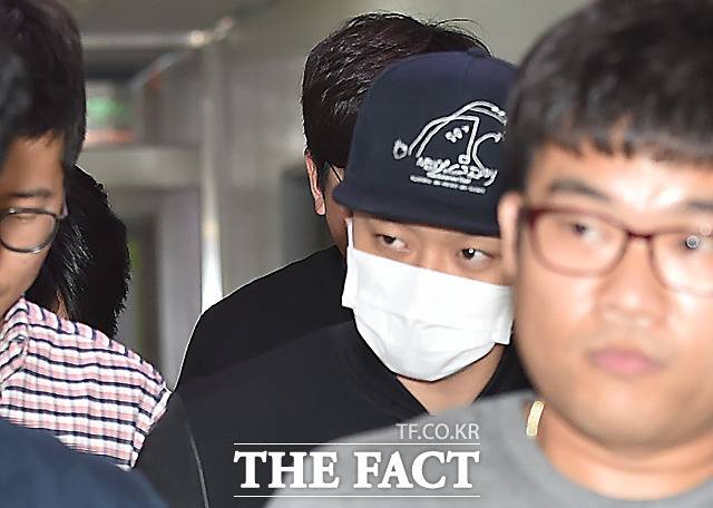 칼퇴하는 박유천 | 인스티즈