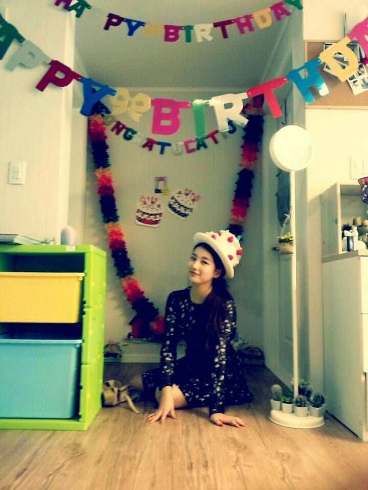 수지 20~23살 생일 .gif | 인스티즈