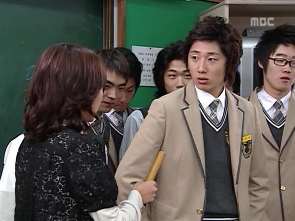 [거침없이하이킥] 학생들 제압하려다가 망신만 당하는 서선생ㅋㅋㅋㅋㅋ.jpg | 인스티즈