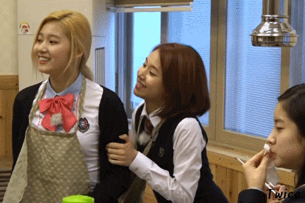 [트와이스] 생긴것부터 애교 가득한 모태애교녀.gif | 인스티즈