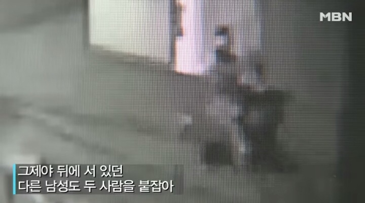 술 취해 껴안는 직장 상사 피하려다 2층서 추락한 여직원 | 인스티즈