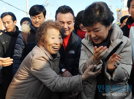 박근혜와 악수 | 인스티즈