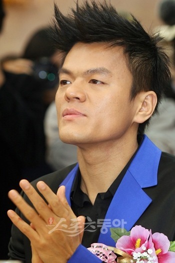 실제로 보면 기대이상으로 많이 잘생겼다는 평가를 받는 가수 | 인스티즈