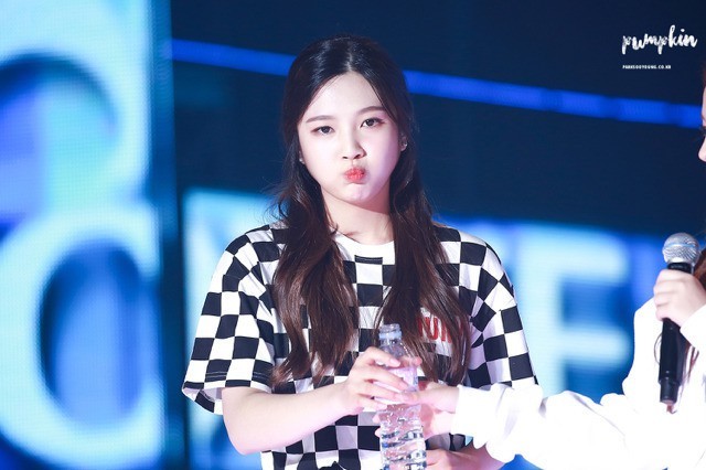 레드벨벳 멤버별 물 마시는 모습.jpg | 인스티즈