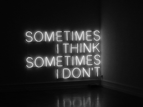 천천히 걸으면서 너를 추억한다 별처럼 아득하게 네가 내 머리위에 떠 있는 밤이다﻿﻿ | 인스티즈