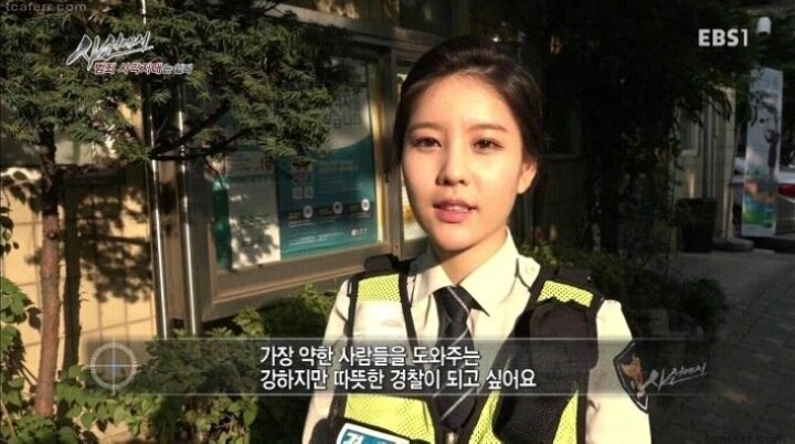 이제 막 출근한 미모의 여순경 | 인스티즈