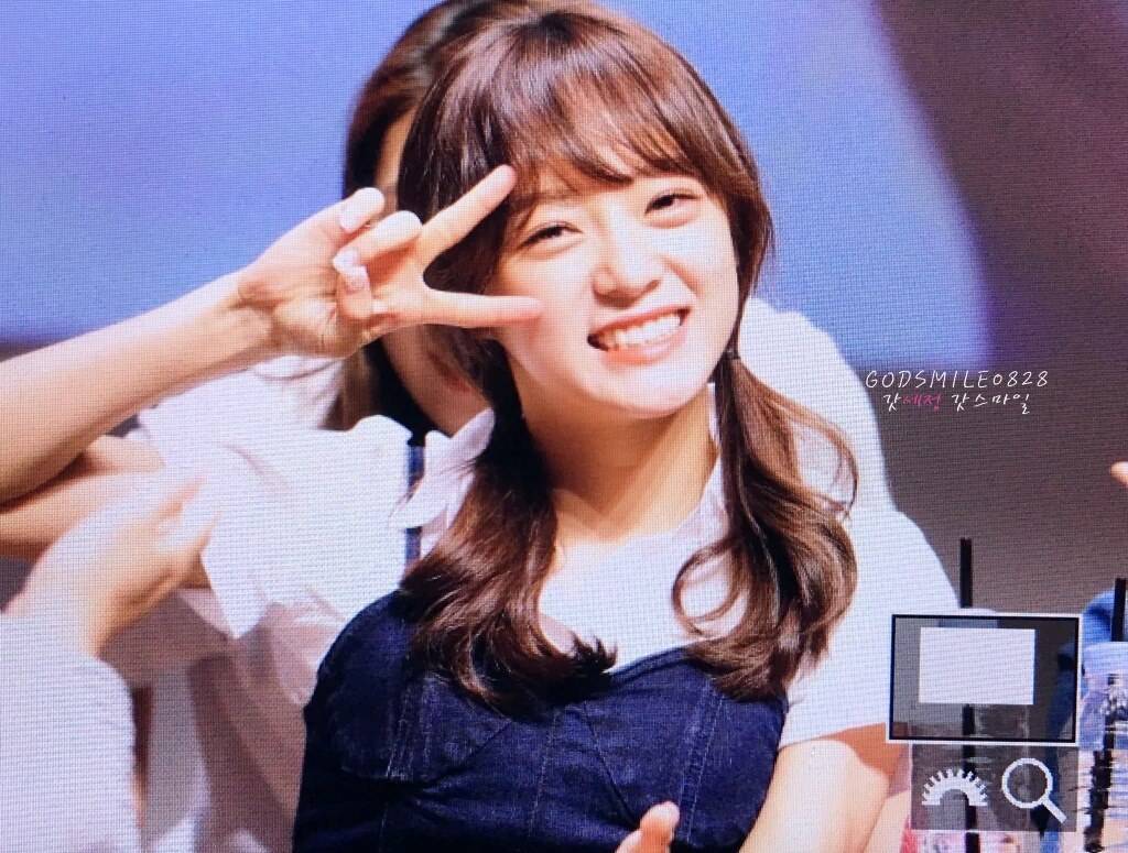 양갈래 머리로 아재미를 숨겨보는 김세정 | 인스티즈