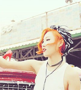  마마무에서 하체와 머리색을 담당하는 화사 청발 vs 홍발 vs 금발 vs 흑발 | 인스티즈