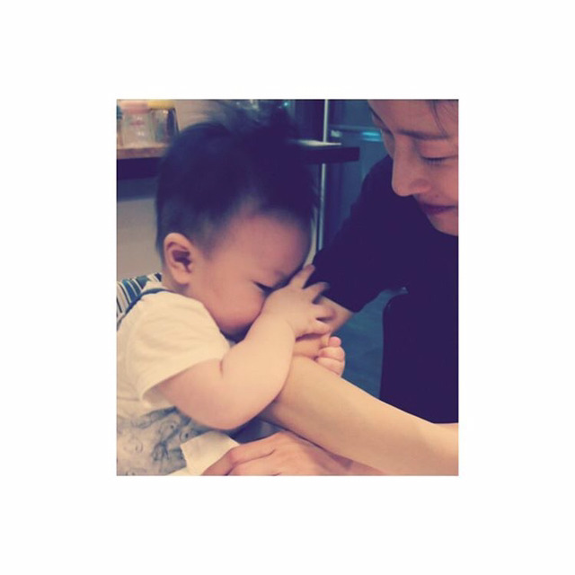 [이현이외] 이현이 인스타그램에 올라온 아들 파인애플군 사진들.jpg | 인스티즈