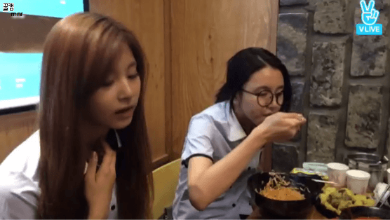 밥 먹는 트와이스 급식단 | 인스티즈