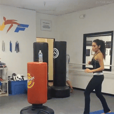 외국녀의 돌려차기ㄷㄷ.gif | 인스티즈