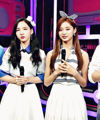 [트와이스] 같이 MC봤었던 나연-쯔위 움짤 모음.gif | 인스티즈