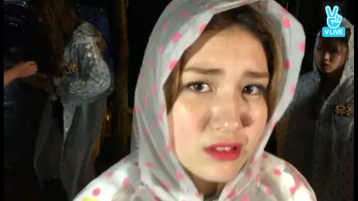 아이오아이 소미 완전 쫄았을 때 표정 | 인스티즈