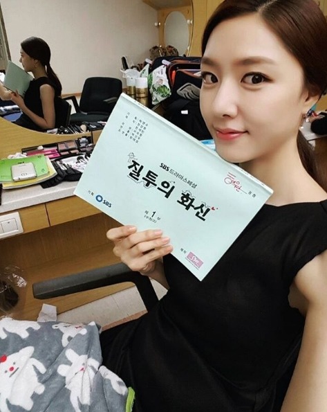 여초 남초 다 예쁘다고 난리인데 10년째 못뜬 여자연예인 | 인스티즈