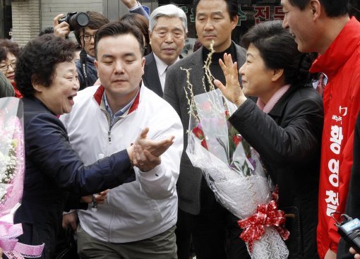 박근혜와 악수 | 인스티즈