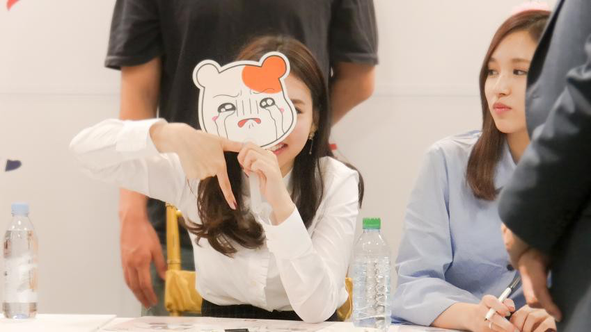 사나는 뽀뽀쟁이 | 인스티즈