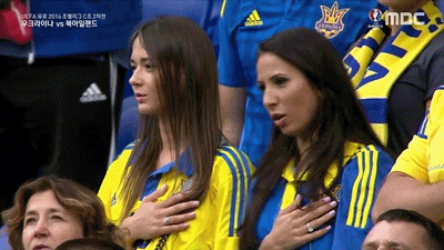 우크라이나 응원녀 gif | 인스티즈